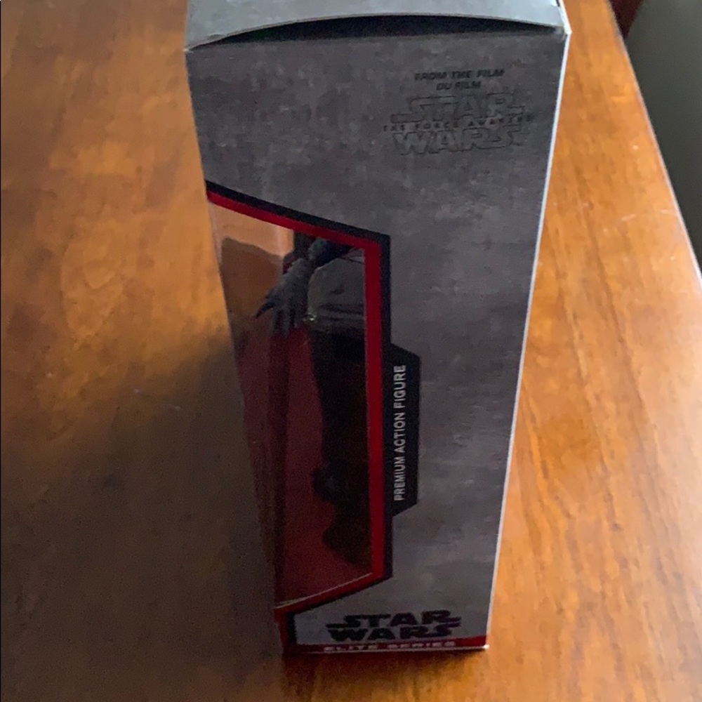 DISNEY STAR WARS ELITE SERIES KYLO REN - Picture 4 of 4